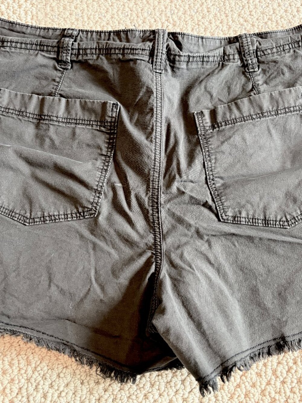AMERICAN EAGLE FADED BLACK SHORTS SIZE 16